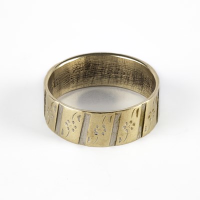 Lot 220 - A yellow metal band