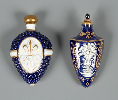 Lot 421 - A shield-shaped porcelain scent bottle