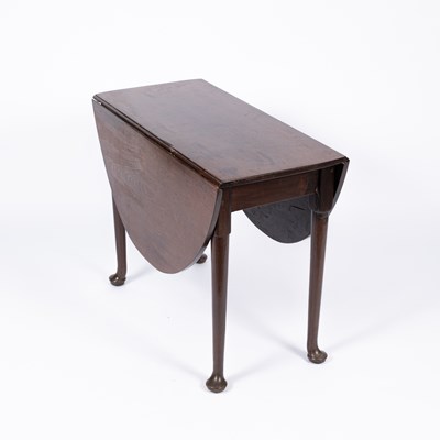 Lot 687 - A George II mahogany dropleaf table