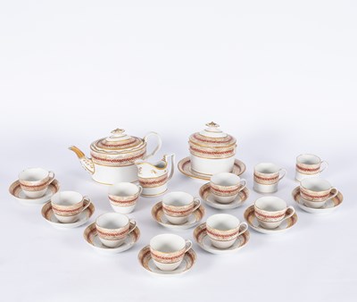 Lot 718 - An English porcelain tea set