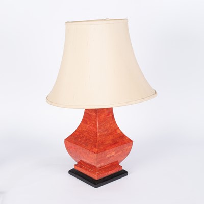 Lot 723 - A decorative table lamp