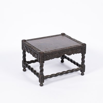 Lot 729 - A low oak table