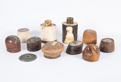 Lot 733 - A quantity of hat stretchers and hat blocks