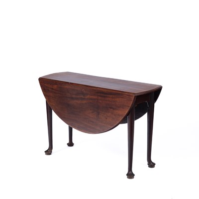 Lot 793 - A George II mahogany drop-leaf table