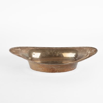 Lot 32 - A silver boat-shaped dish