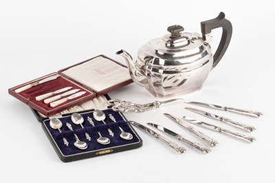 Lot 41 - A silver teapot