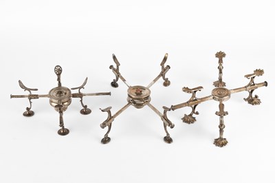 Lot 126 - A George III silver dish cross