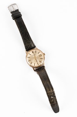 Lot A gentleman's International Watch Company automatic gold wristwatch