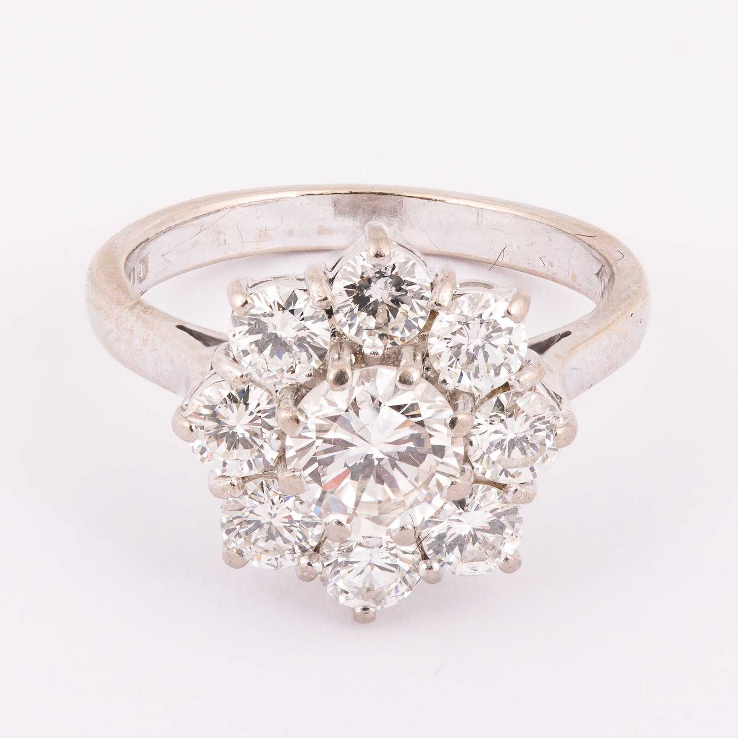 Lot 96 - An 18ct white gold and diamond cluster ring