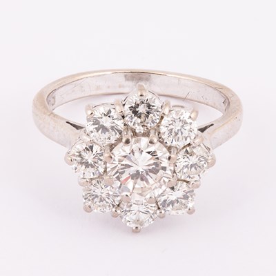 Lot 96 - An 18ct white gold and diamond cluster ring