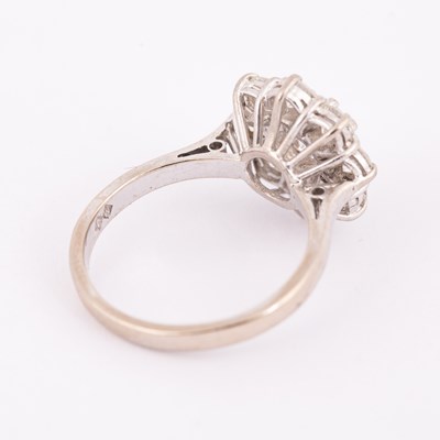 Lot 96 - An 18ct white gold and diamond cluster ring