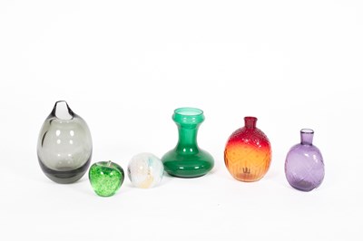 Lot 380 - Various 20th Century glassware