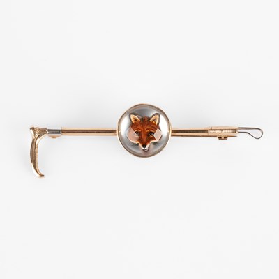 Lot 226 - Hunting interest - A 9ct yellow gold and reverse painted crystal bar brooch