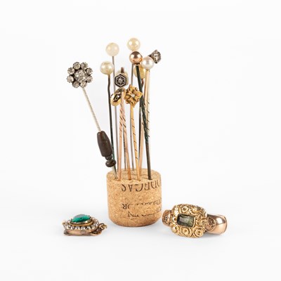 Lot 227 - A collection of stick pins
