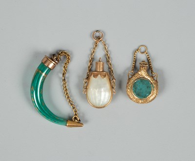 Lot 391 - A small Georgian green glass horn-shaped scent bottle