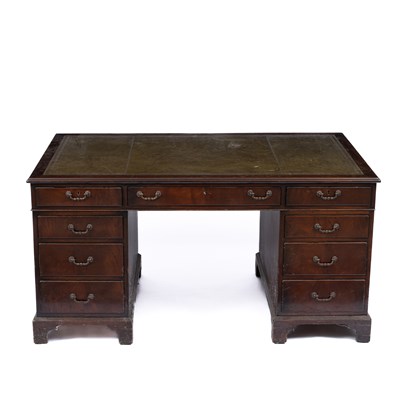 Lot 778 - A reproduction pedestal desk