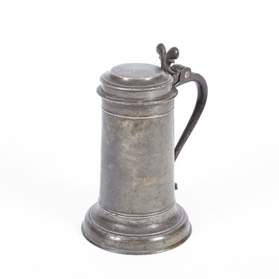 Lot 44 - A 17th Century pewter flagon