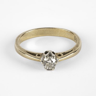 Lot 238 - A 9ct gold diamond solitaire
