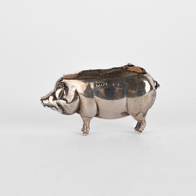 Lot 102 - An Edwardian novelty silver pig pin cushion