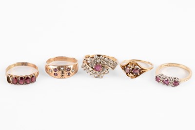 Lot 279 - Five yellow metal gem set rings