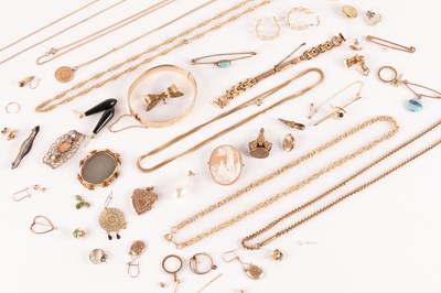 Lot 287 - A collection of yellow metal jewellery