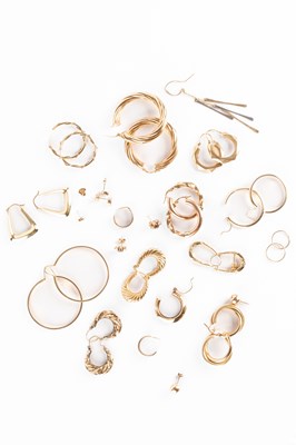 Lot 288 - A collection of yellow metal earrings