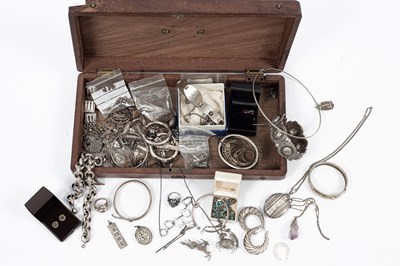 Lot 294 - A collection of silver and white metal jewellery