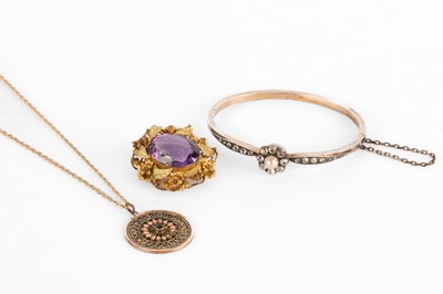 Lot 296 - A Victorian yellow metal and amethyst brooch