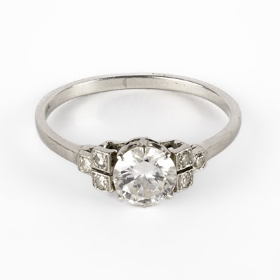 Lot 342 - A diamond solitaire ring