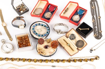 Lot 347 - A quantity of costume jewellery