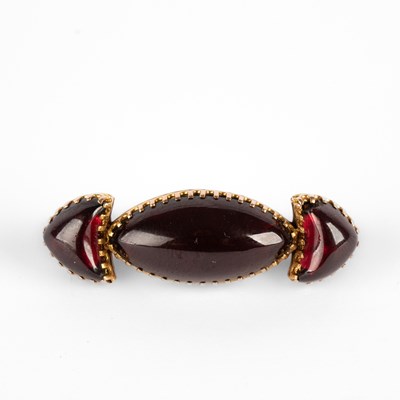 Lot 245 - A Victorian garnet carbuncle brooch