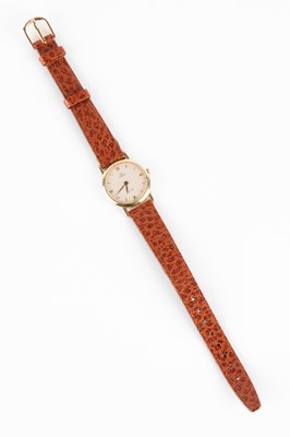 Lot 199 - A lady's 18K Omega De Ville wristwatch