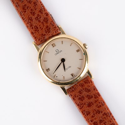 Lot 199 - A lady's 18K Omega De Ville wristwatch