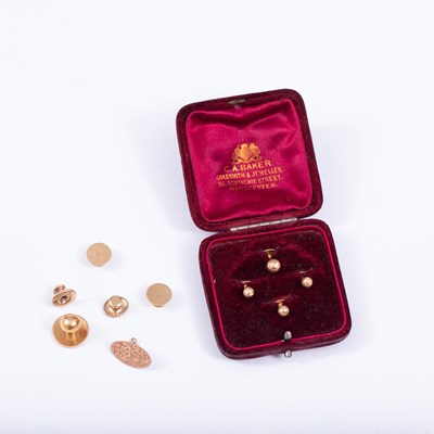 Lot 91 - Four 9ct gold shirt studs