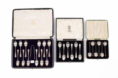 Lot 110 - A set of twelve silver teaspoons and the matching tongs