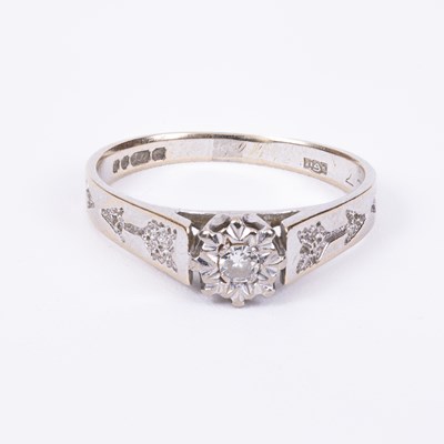 Lot 88 - A gold and diamond solitaire ring