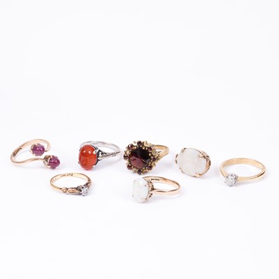Lot 114 - A group of six dress rings