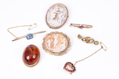 Lot 115 - A group of seven brooches