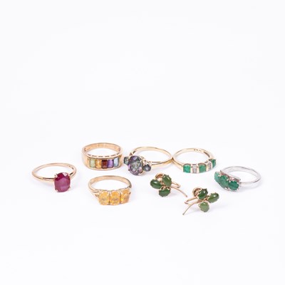 Lot 117 - A group of six dress rings