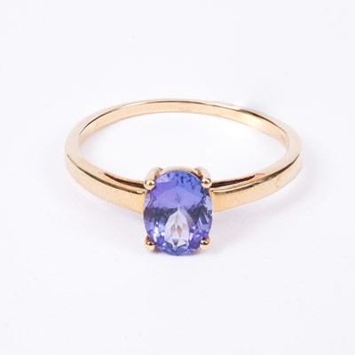 Lot 120 - A tanzanite ring