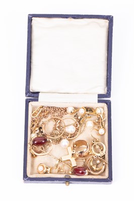 Lot 122 - A small quantity of mainly 9ct gold jewellery