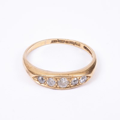Lot 71 - An 18ct gold diamond five-stone ring