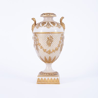 Lot 863 - A Wedgwood two-handled vase