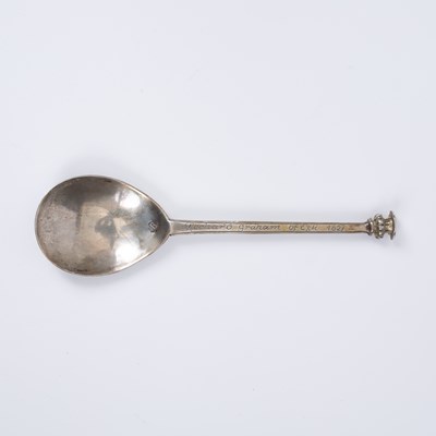 Lot 28 - A 17th Century seal top silver spoon