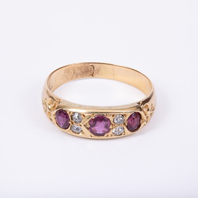 Lot 103 - A ruby and diamond dress ring