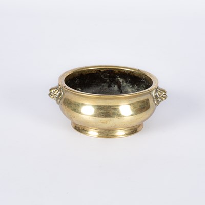 Lot 200 - A Chinese bronze censer