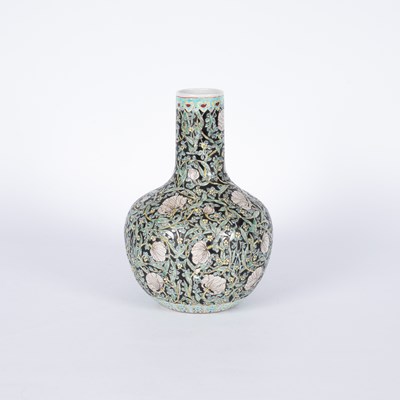 Lot 202 - A Chinese Tianqiu Ping vase