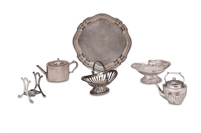 Lot 407 - A small group of Edwardian and later miniature silver