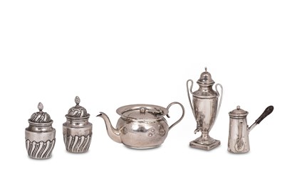 Lot 415 - A miniature silver tea urn/samovar