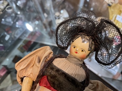 Lot 495 - A fine Grodnertal doll
